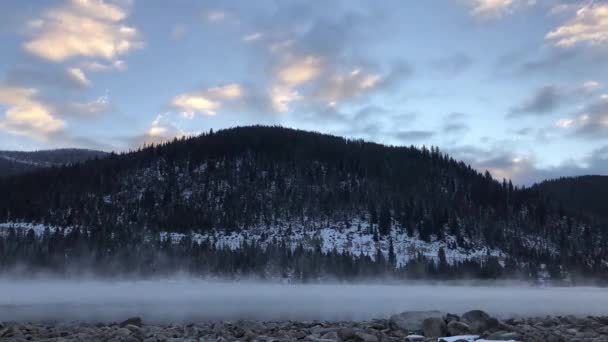 Lapso Tiempo Las Nubes Sobre Montaña Durante Amanecer Avión Entra — Vídeo de stock