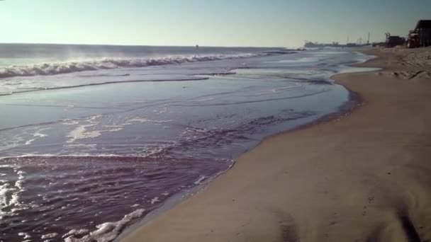 Güzel Bir Yaz Günü Jersey Kıyısında Sakin Boş Bir Sahilde — Stok video