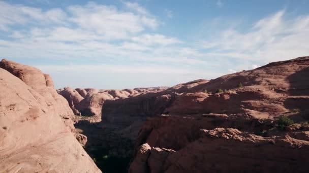 Dramatische Vliegende Lucht Woestijnrotsformaties Utah — Stockvideo