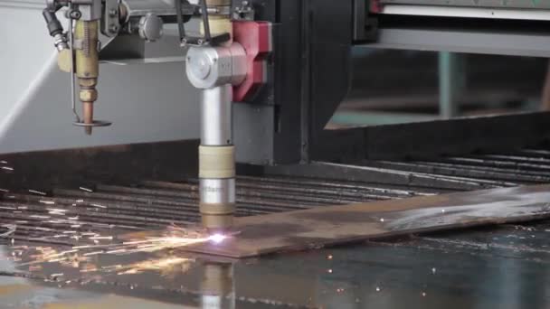 Detail Van Een Metalen Lasersnijmachine — Stockvideo