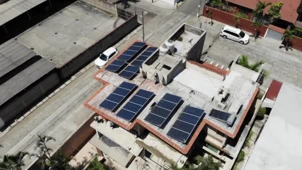 28マンザニーリョに太陽電池パネルのインストール メキシコ それぞれ330W トリナブランド — ストック動画