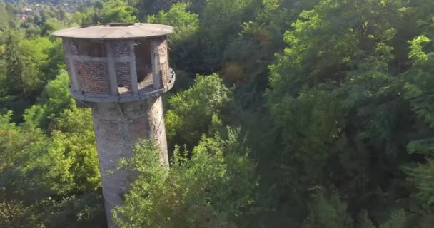 Blick Auf Zufälligen Alten Turm — Stockvideo