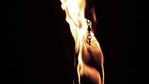 Zpomalení Oheň Poi Hoří Tmě Úžasnými Plameny Nahoru — Stock video