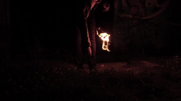 Slowmotion Fire Artis Give Light Fire Poi Goes Ahead — Vídeos de Stock