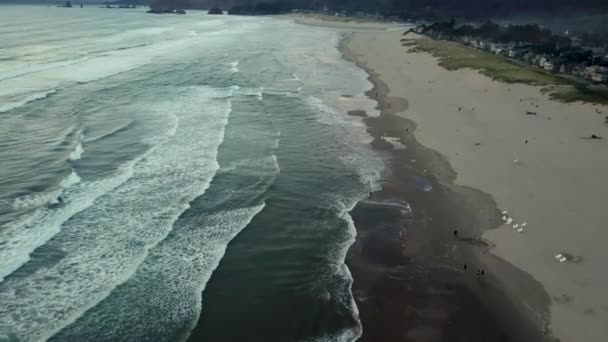 Filmagem Sobre Cannon Beach Oregon Filmado Sobre Costa Vendo Rock — Vídeo de Stock