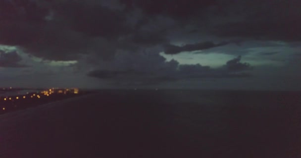 Żeglowanie Nad New Smyrna Beach Nocy — Wideo stockowe