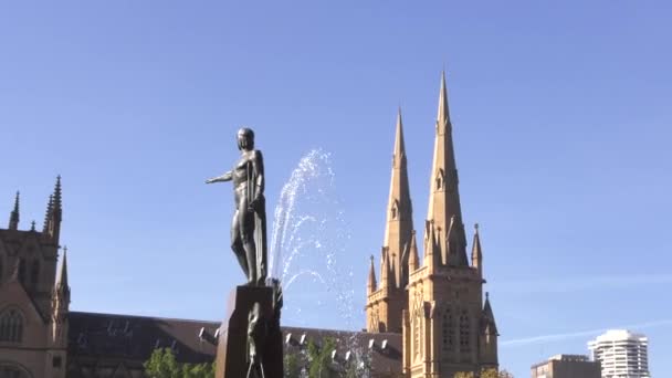 Lassú Zoom Szent Mária Székesegyháztól Hogy Felfedje Szökőkutat Hyde Parkban — Stock videók
