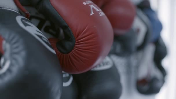 Boxerské Rukavice Zdi Zblízka — Stock video