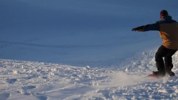 Snowboarder Saltando Riksgrnsen Laponia Sueca — Vídeos de Stock