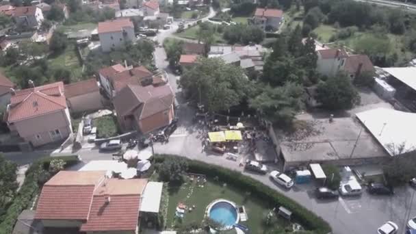 Vuelo Avión Tripulado Sobre Una Ciudad — Vídeos de Stock