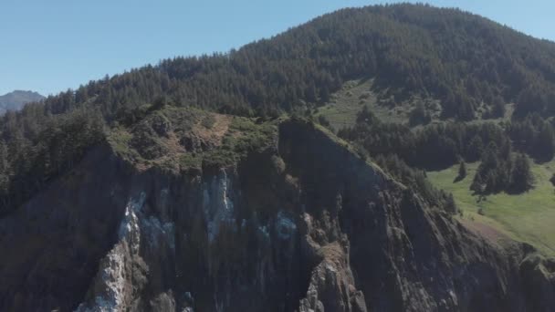 Snímky Bezpilotního Letounu Hory Poblíž Pacifického Oceánu Oregonu — Stock video