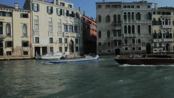 Widok Łodzi Wielki Kanał Słoneczny Dzień Wenecja Włochy — Wideo stockowe