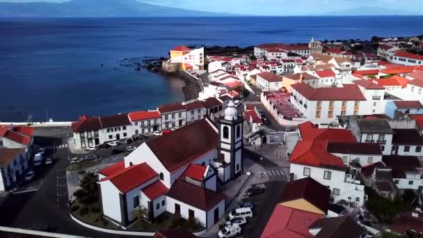 Tiro Aéreo Cidade Velas Vista Igreja Oceano Ilha São Jorge — Vídeo de Stock