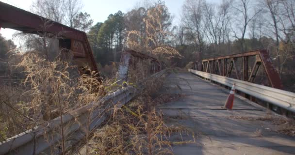 Stary Zardzewiały Opuszczony Most — Wideo stockowe