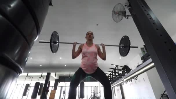 Footage Pregnant Female Model Doing Squats Gym Trying Keep Fit — Stock Video