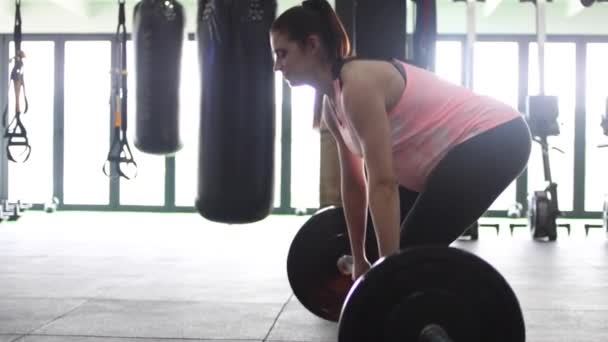 Filmato Una Modella Incinta Che Squat Palestra Cercando Tenersi Forma — Video Stock