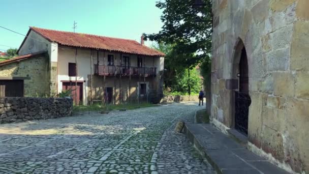 People Walking Beautiful Paved Streets City — Stock Video