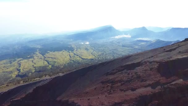 Klimmers Bereiken Top Van Rinjani Mountain Bij Zonsopgang Lombok Indonesië — Stockvideo