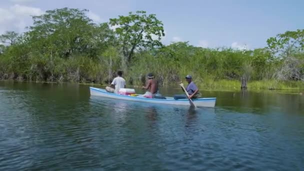 Mayans Kanot Ner Belize River Fishing — Stockvideo