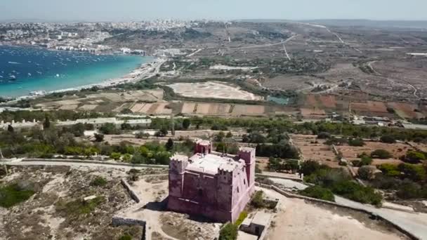 Zdjęcie Lotnicze Wieży Agaty Zatoką Melliha Tle Malta — Wideo stockowe