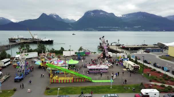 Mini Karneval Strømmede Med Børn Leger Weekend Ved Siden Havnefront – Stock-video