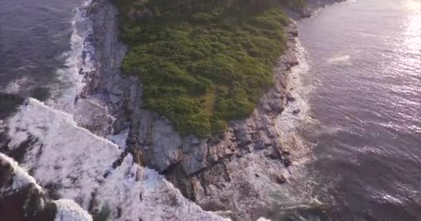 Disparo Aéreo Volando Sobre Las Oscuras Olas Del Océano Atlántico — Vídeos de Stock