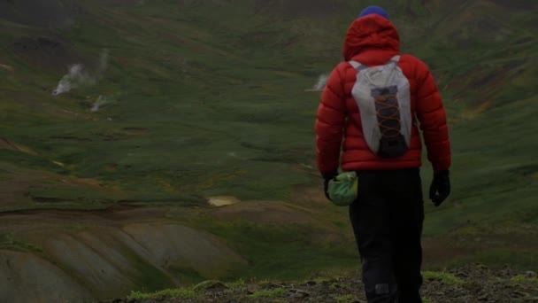 Hermoso Paisaje Iceland Una Persona Excursionista Caminando Marco — Vídeos de Stock