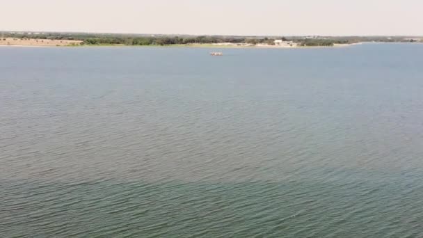 Annalkande Drönare Skott Över Waco Lake Texas Där Rörlig Båt — Stockvideo