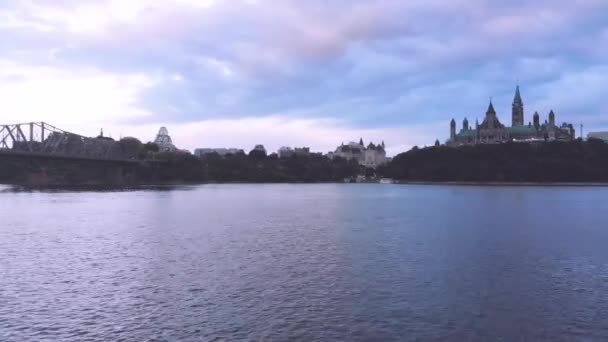 Evening Aerial Footage Ottawa River Facing Parliament Buildings — Stock Video