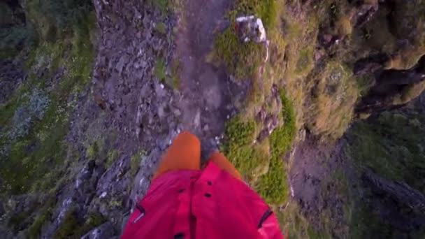Epische Actionaufnahmen Von Einer Gefährlichen Wanderung Auf Einem Berggipfel Thorsmork — Stockvideo