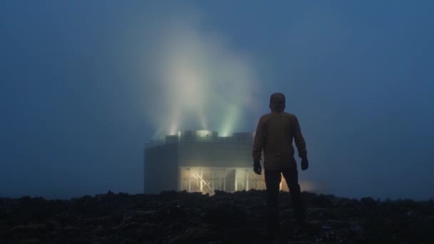 Ijsland Blauwe Lagune Svartsengi Geothermische Centrale Nachts Silhouet Van Een — Stockvideo
