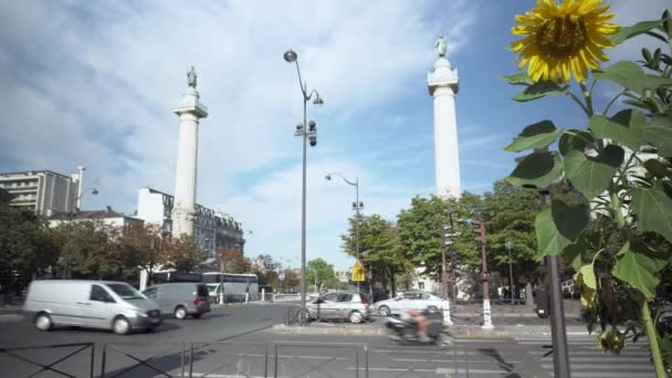 Parigi Colonne Trone Con Trafic Strada Girasole Primo Piano — Video Stock