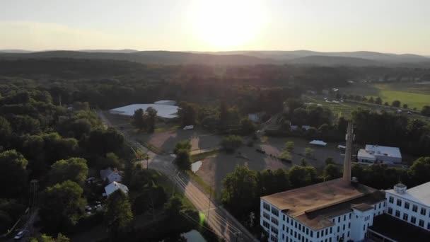 Cascata Dietro Vecchio Mulino Nel Massachusetts Occidentale Tramonto Alla Piscina — Video Stock