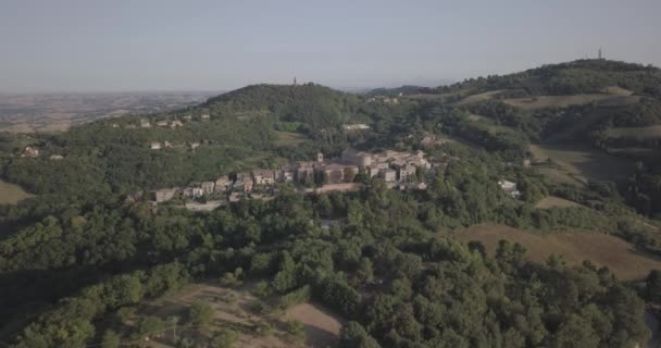 Włochy Nagranie Widok Lotu Ptaka Pięknej Wioski Mombaroccio Jej Wzgórz — Wideo stockowe