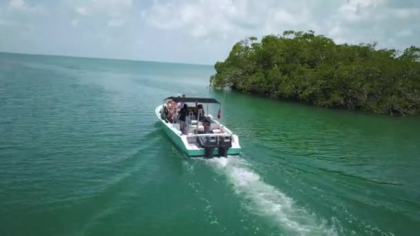 Cruzeiro Barco Oceano Caribe Água Por Terra Belize — Vídeo de Stock