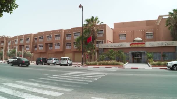 Gran Vista Ventanas Primer Plano Del Hotel Massira Laayoune Uno — Vídeo de stock