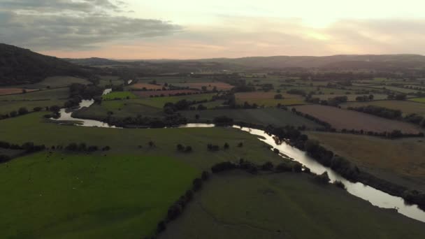 Luchtbeelden Van Rivier Wye Engeland Bij Zonsondergang — Stockvideo