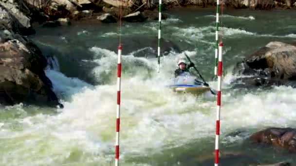 Branco Água Kayaker Piloto — Vídeo de Stock