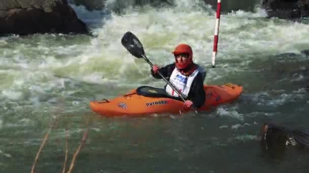 White Water Kayaker Racer Zbliżenie — Wideo stockowe