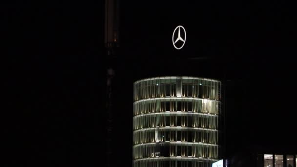 Mercedes Benz München Bei Nacht — Stockvideo