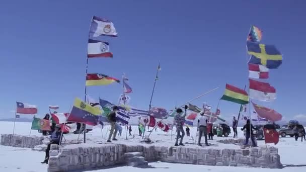 Salar Uyuni Uyuni Bolivia March 2017 Tourists Enjoy Taking Photos — Stock Video