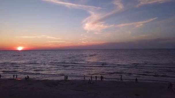 Drone Filmato Tramonto Sul Mar Baltico Spiaggia Lubiatowo Polonia Avanti — Video Stock