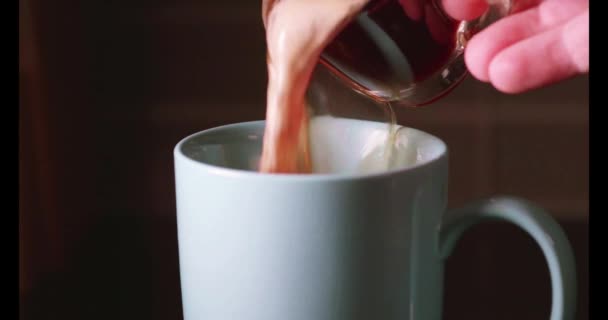 Fazendo Americano Series Fechar Cada Gota Conta Derramando Uma Caneca — Vídeo de Stock