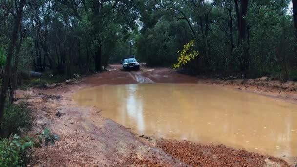 Batı Avustralya Nın Perth Hills Bölgesinde Sağanak Yağmurdan Sonra 4Wd — Stok video