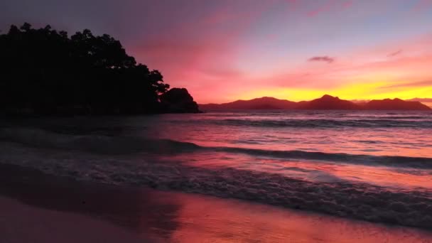 Belo Pôr Sol Digue Uma Ilha Das Seychelles — Vídeo de Stock