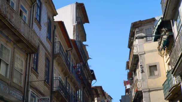 Κοιτάζοντας Την Αρχιτεκτονική Παλαιού Στυλ Στην Πόλη Του Πόρτο Πορτογαλία — Αρχείο Βίντεο