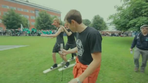 Intramural Sport Och Roliga Aktiviteter För Högskolestudenter Vid Chalmers Medverkande — Stockvideo