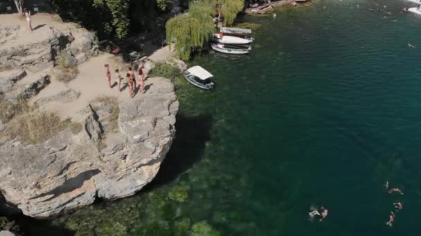 Imágenes Aéreas Verano Lago Ohrid Macedonia Con Iglesia San Juan — Vídeo de stock