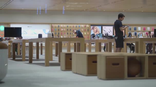 Apple Winkel Medewerkers Sluiten — Stockvideo
