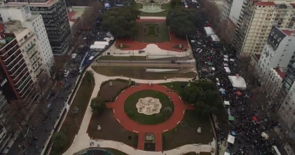 Drone Vista Del Congresso Argentino Folla Fuori Durante Voto Aborto — Video Stock